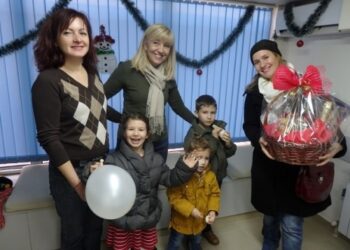 Зарадваха с подаръци многодетни семейства от Враца