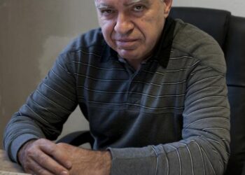 Кръвта, която се лее на родната политическа сцена, е всъщност доматен сок