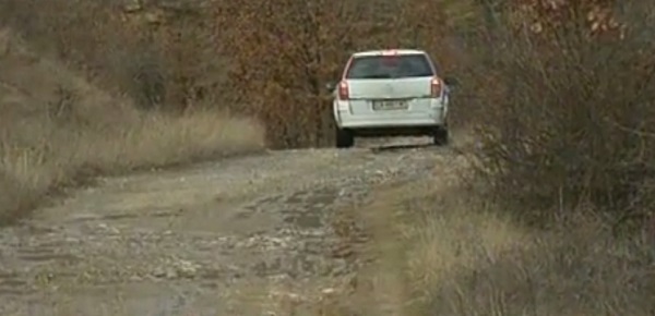 Село на протест срещу разбит път 1 3 527