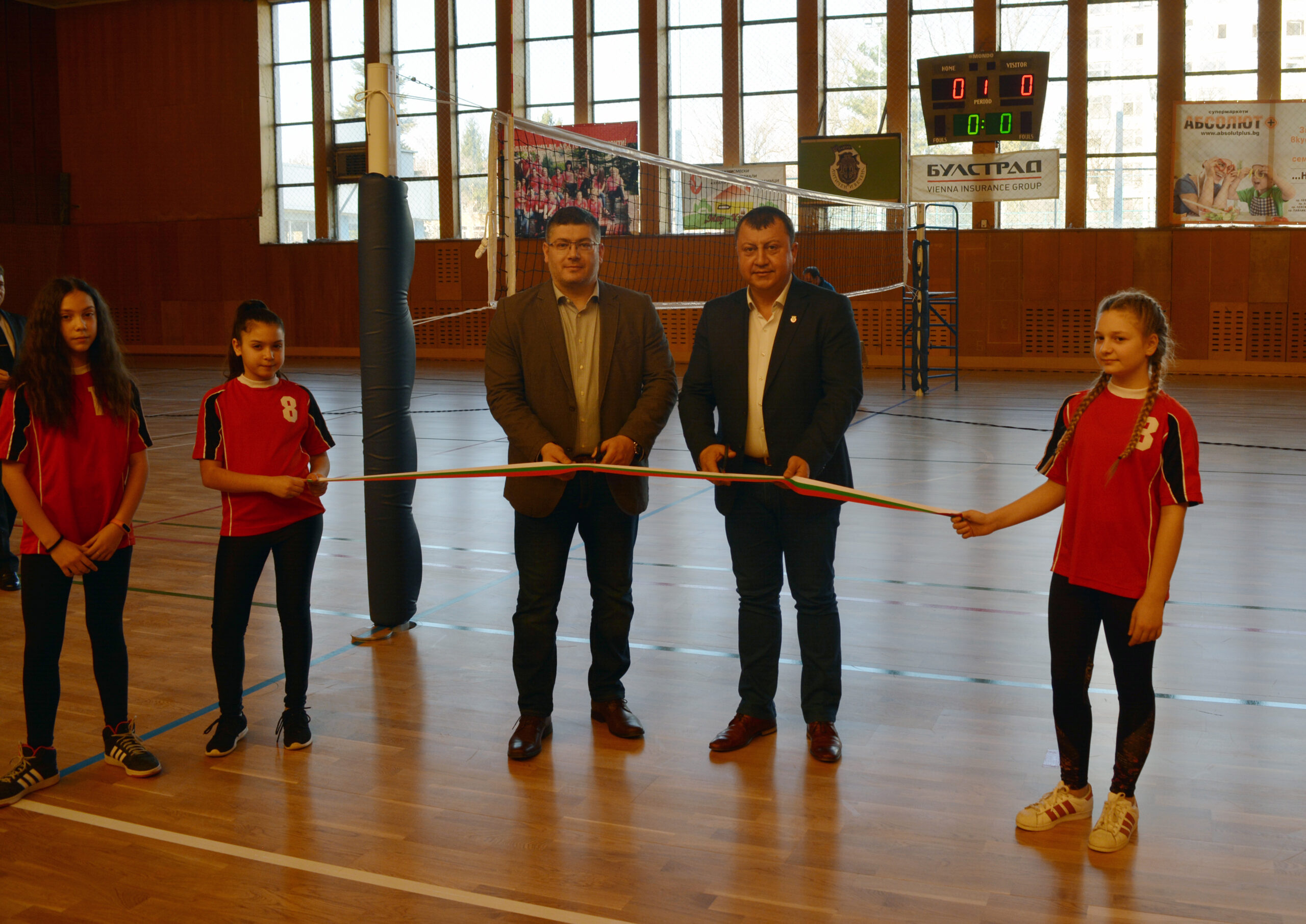 Спортната зала в Павликени с нови настилка и съоръжения