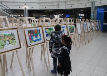 Детски рисунки посрещат пътниците на Летище София