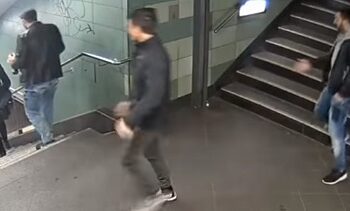 Задържаха нападателя от берлинското метро Светослав Стойков