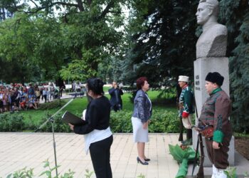 Перник се преклони пред Апостола