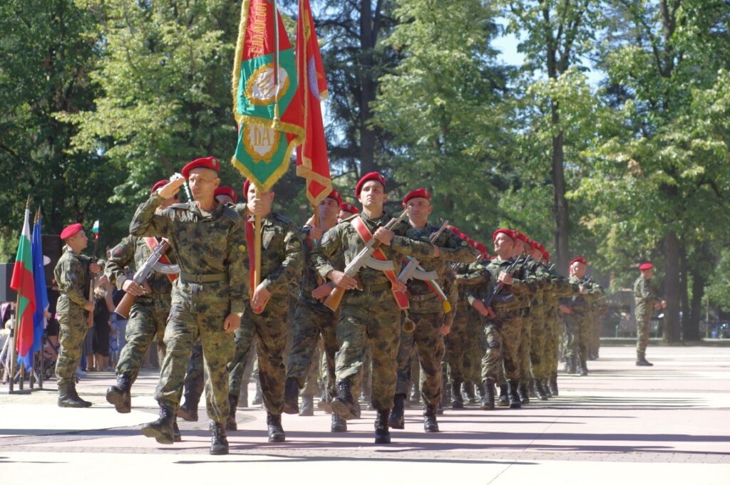 Кметът на Казанлък към войниците: Положихте своята клетва осъзнато 5 30 4