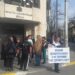 Шепа протестиращи чакат среща с президента