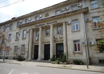 Сигнал за бомба затвори Съдебната палата във Варна