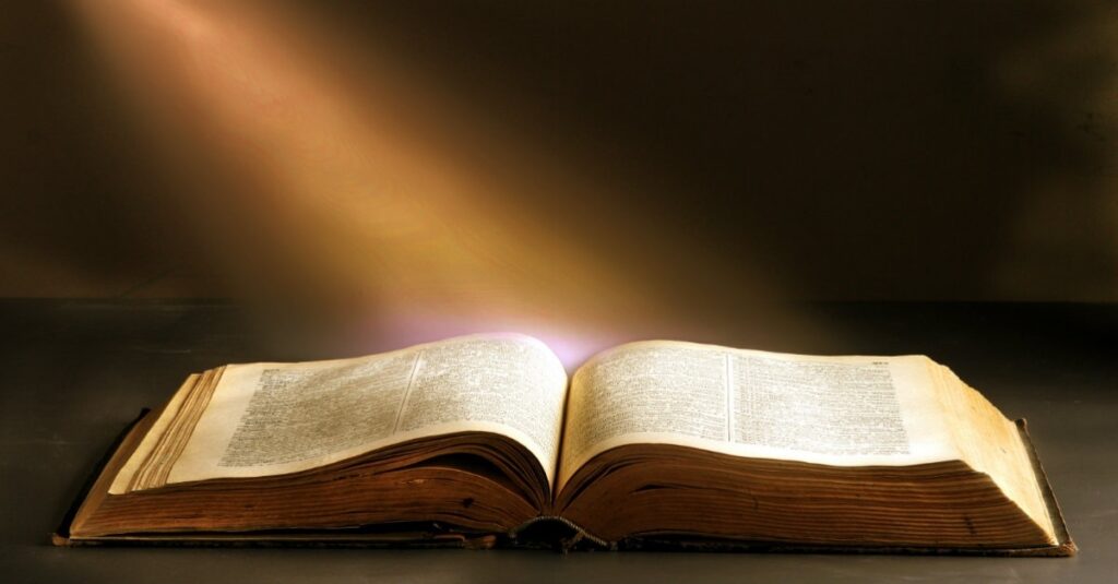 31507 biblewithlight light bible.1200w.tn