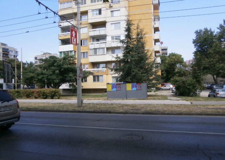 30 нови афишни табла постави община Русе в различни квартали 1 3154 1