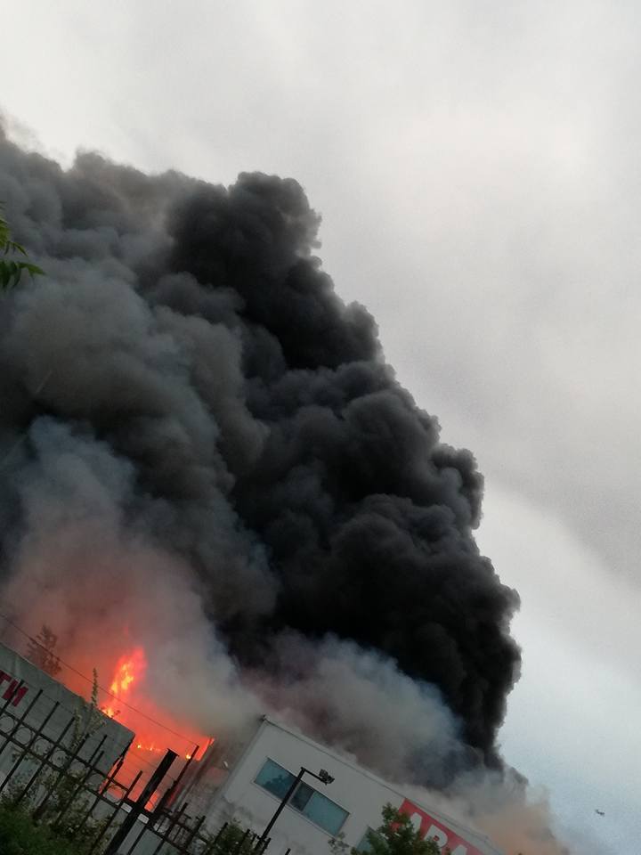 Пожарът в цеха за месо край Войводиново е потушен 8 Пожарът в цеха за месо край Войводиново е потушен