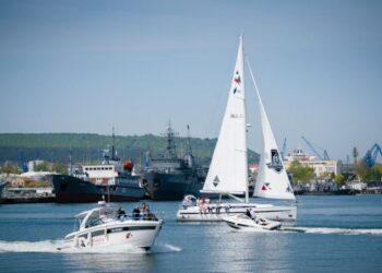 Водна линейка ще дежури на варненска регата