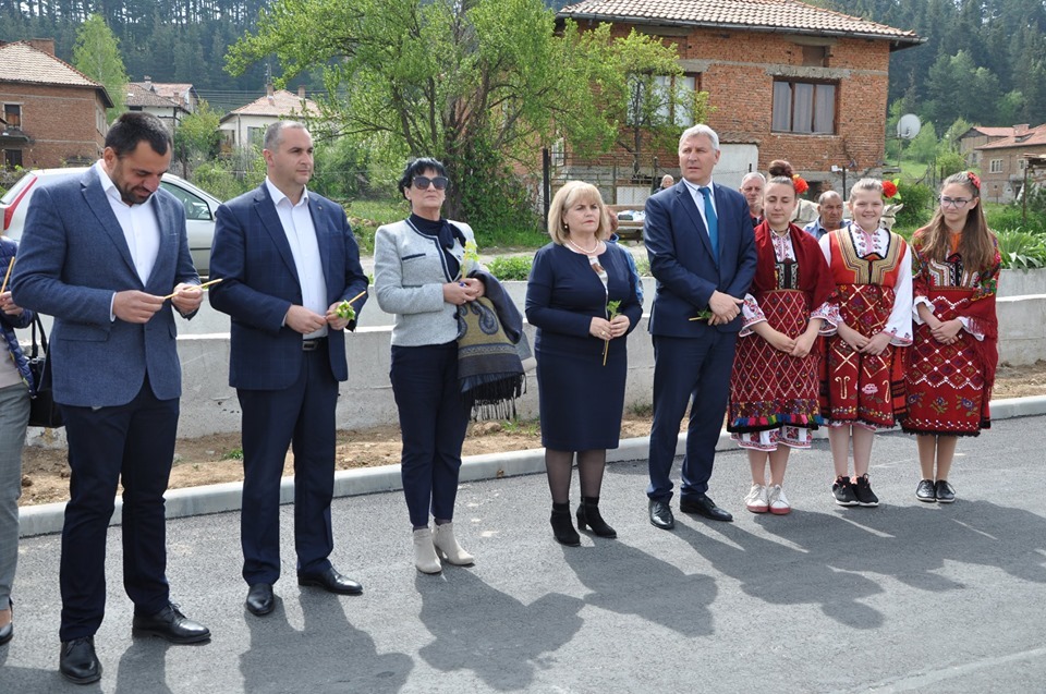 Улица и резервоар откриха в разложкото село Баня
