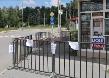 Община Перник обезопаси опасната сградата на бившия Битов комбинат