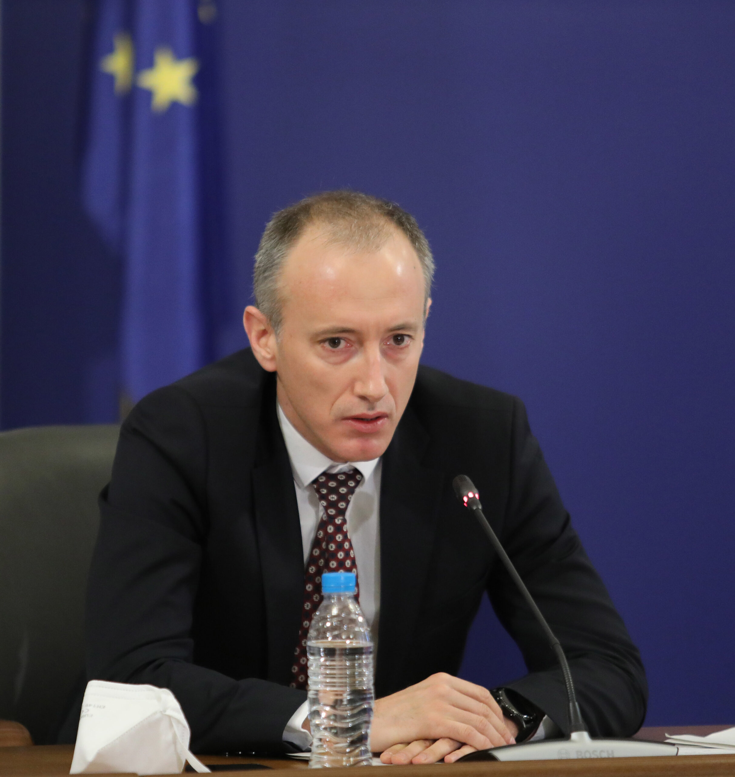 Напролет връщат всички ученици в клас