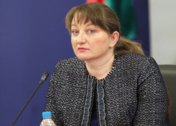 Сачева допълни заповедта за затворените бизнеси