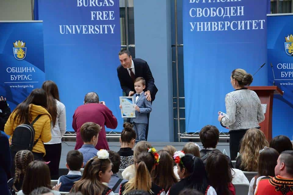 Малък математик със злато от международна олимпиада 8 Малък математик със злато от международна олимпиада