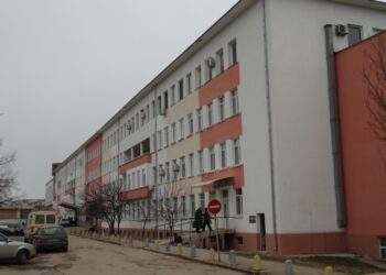 Глобяват болница за плащане „под масата“