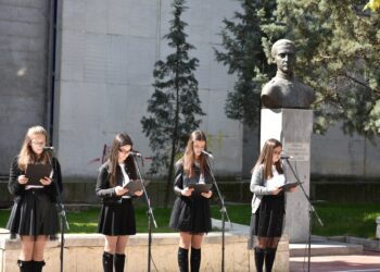 Цветя в памет на Македончето в Благоевград