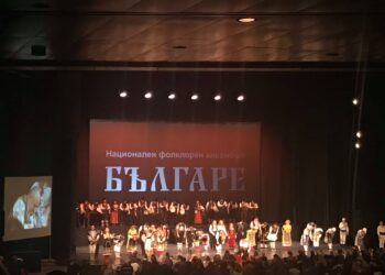 Ансамбъл “Българе” изправиха на крака 4000 в НДК