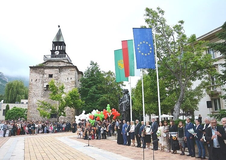Дефилета, концерти и награди за 24 май във Врачанско 1 4 281