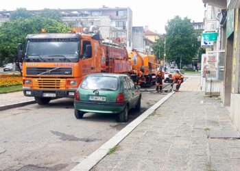 Почистват проблемни улични оттоци в Разград