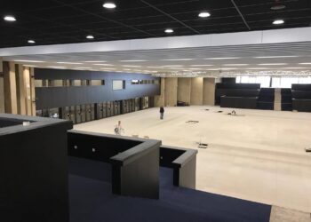 Министър Банов провери ремонта в НДК