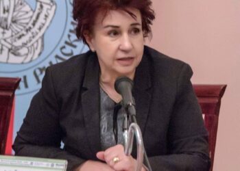 Церовска обсъжда реверсивно движение с АПИ и министър