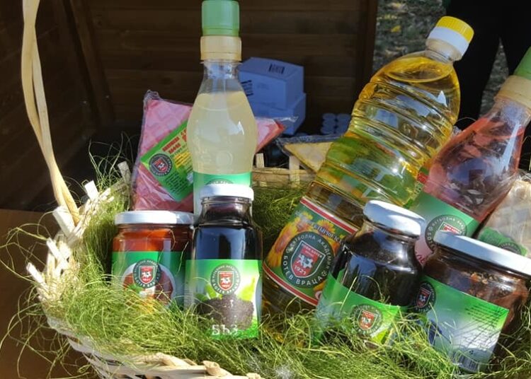 Чаши с Божинов и лютика "Ботев Враца" за гости на панаир 1 41654966 10160678634360237 8876728043893161984 n