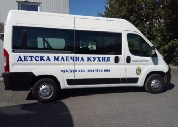 Нов микробус вози детска храна в Бургас