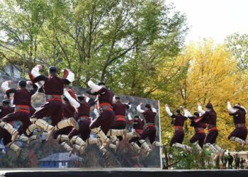 Панорама от фолклорни танци в Благоевград