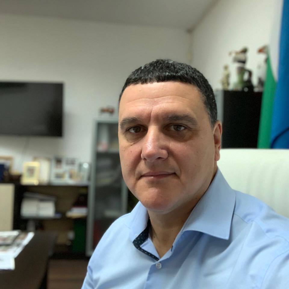 Кмет с лекция за данъците във Фейсбук