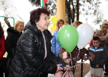 Кметът Церовска преряза лентата на новата забавачка “Миньорче”