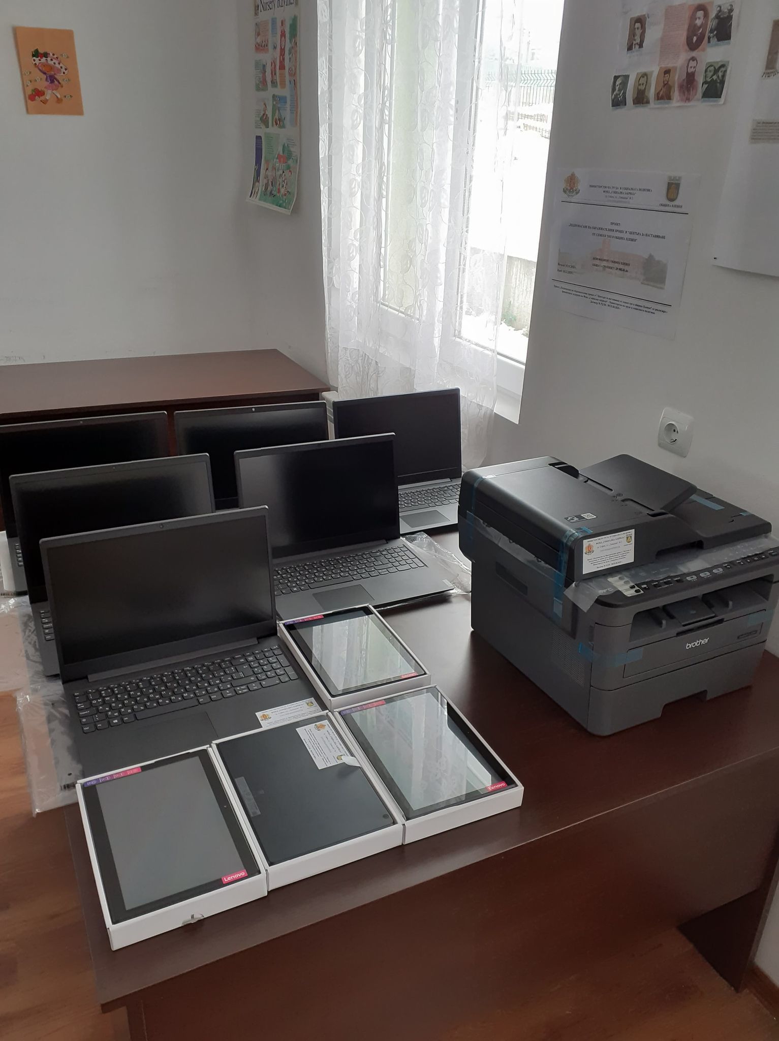 Компютри и таблети за децата в 7 социални центъра в Плевен