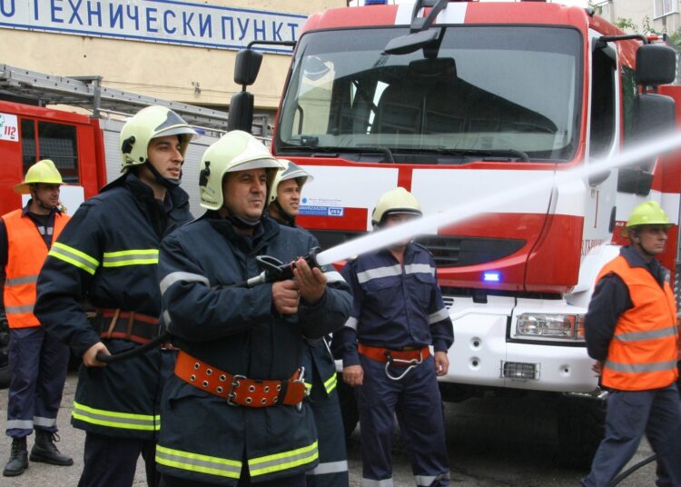 Пожарникари и полицаи излизат на протест 1 4c78dbf1582ba661f2e7758aabc5d51a 1