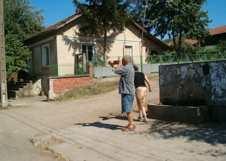 Изворите пресъхват, села остават без вода 1 4e6ma po patia