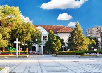 Лом става столица на любителските театри