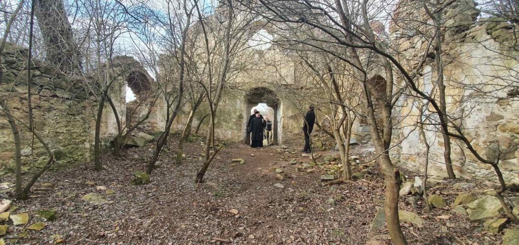 Митрополит Киприан ще служи в потопена църква край село Виден 1 5 115
