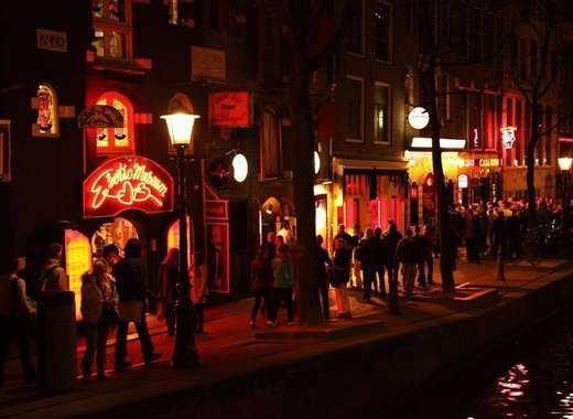 Amsterdam forbids group tours in the Red light District 1 5 120