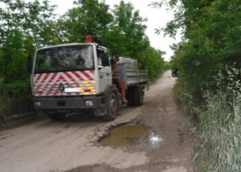 Чакъл и пясък задръстват отводнителните канали след ремонти