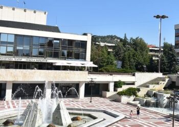 Съдът върна уволнен театрален директор на работа