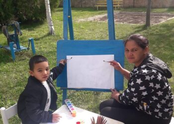 Деца рисуват красивите места в родния си град