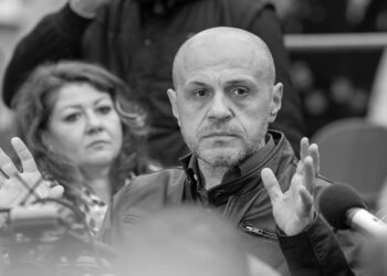 Дончев: Не беше се случвало да ми викат “оставка” в лицето