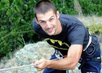 Авантюрист прекосява България с каяк, велосипед и пеша