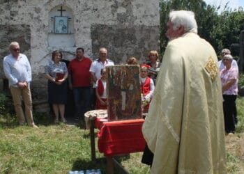Започна дългоочаквана реставрация на храм до Своге (СНИМКИ)