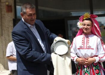 Хоро откри Фестивала на киселото мляко в Разград