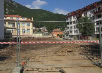 Започват спасителни разкопки на некропола във Враца