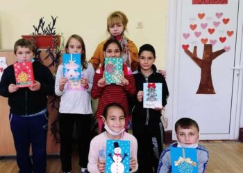 Деца творят коледни послания