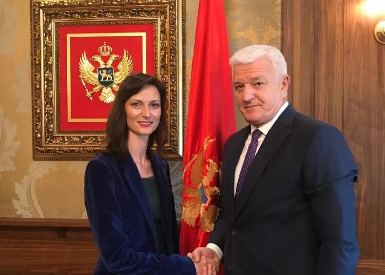 Мария Габриел: 6-те държави от Западните Балкани заедно за по-нисък роуминг 1 6 135