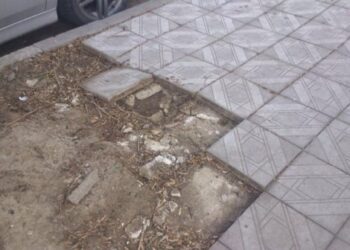 Задигнаха плочки от тротоар