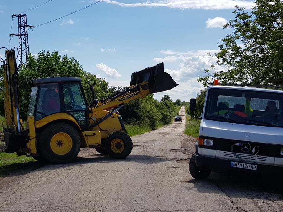 Кърпят кратери по пътя на Ботевата чета 8 Кърпят кратери по пътя на Ботевата чета