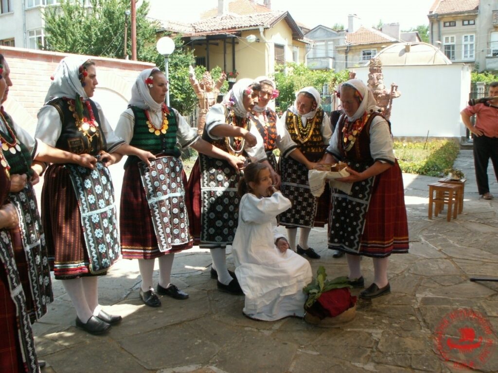 Възраждат ритуала Еньова буля в Бургас 1 64921396 2854943384532334 5324899994019299328 o 1